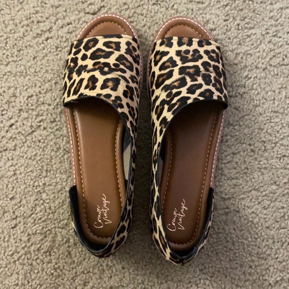 Crown Vintage Leopard Flats